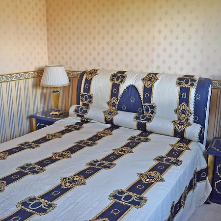 Palais Napoleon *